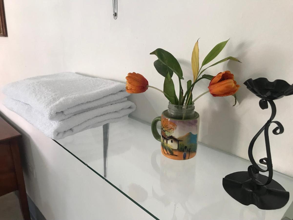 El Callejon Guest House Леон Экстерьер фото