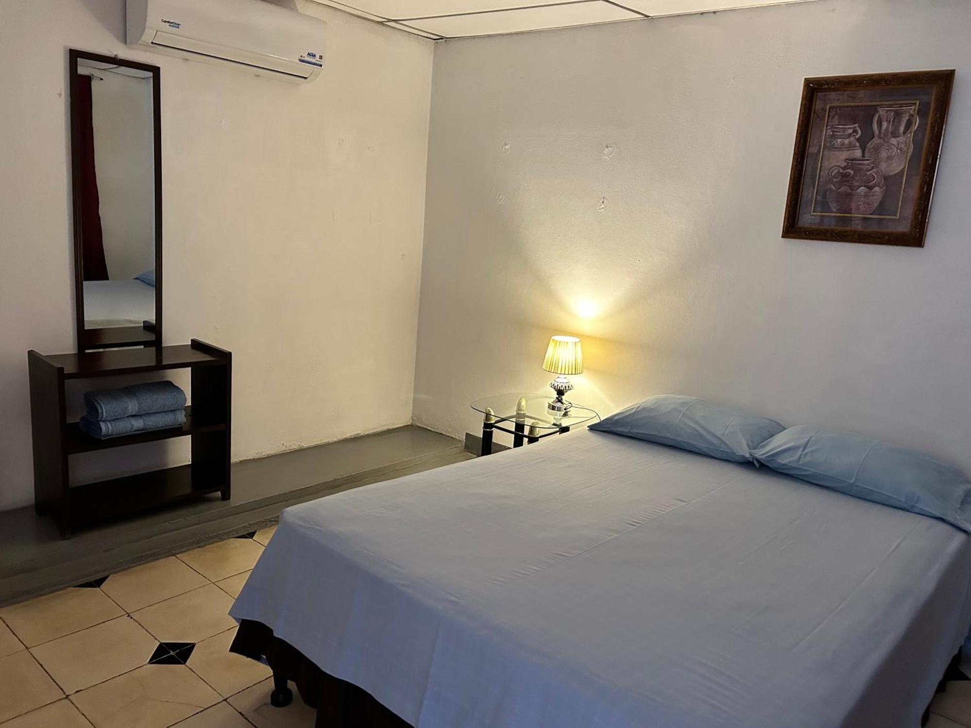 El Callejon Guest House Леон Экстерьер фото
