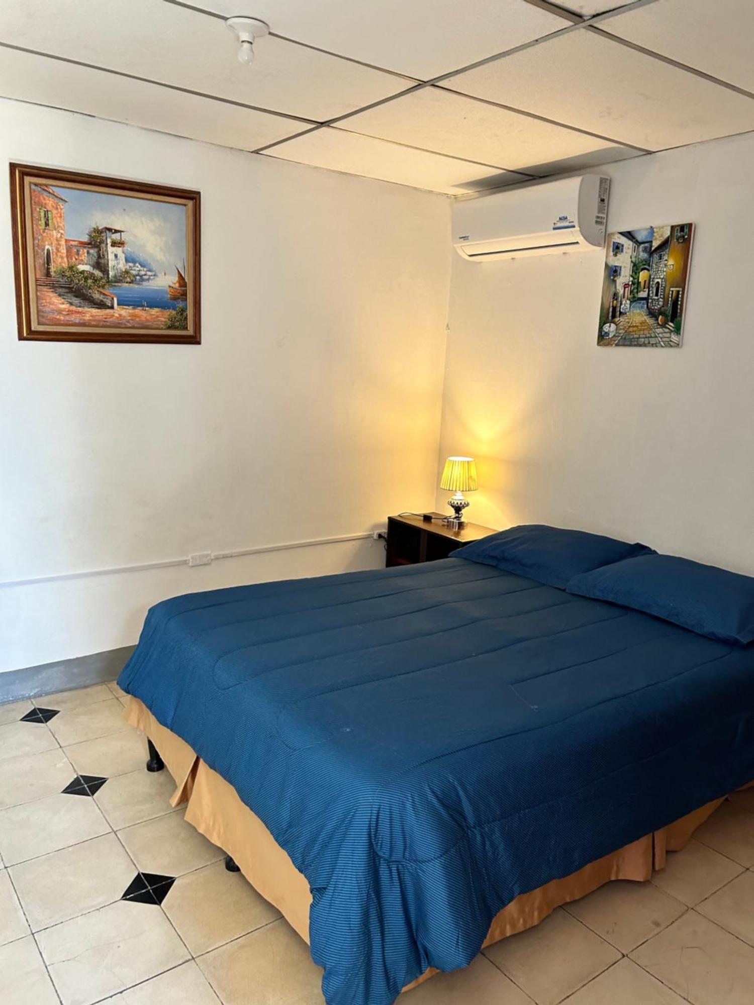 El Callejon Guest House Леон Экстерьер фото
