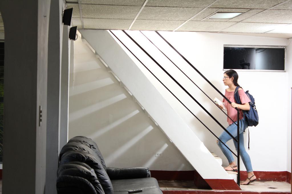 El Callejon Guest House Леон Экстерьер фото